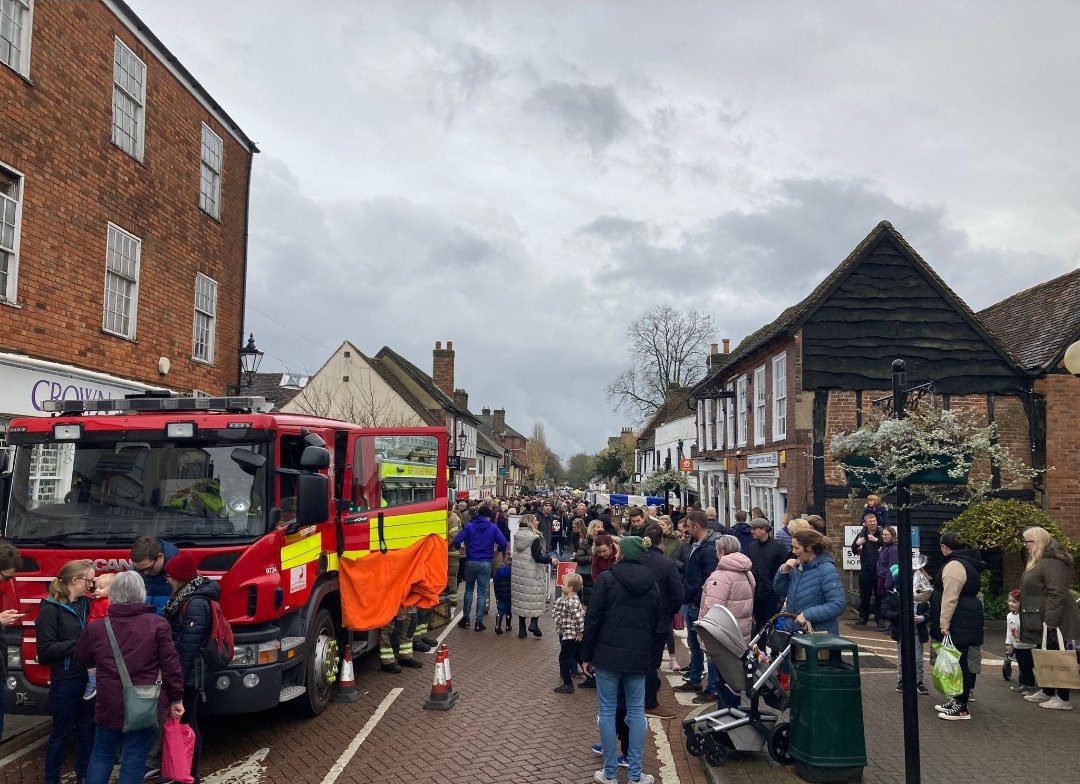 Redbournfire's tweet photo. Great to be out with the @Redbournfire crew again at the village's Christmas Market. We were able to show plenty of visitors around the pump and the equipment we use as well as offer fire safety advice. We've had to leave now but the market is still open until 5pm today. https://t.co/F1zmjIgXjg
