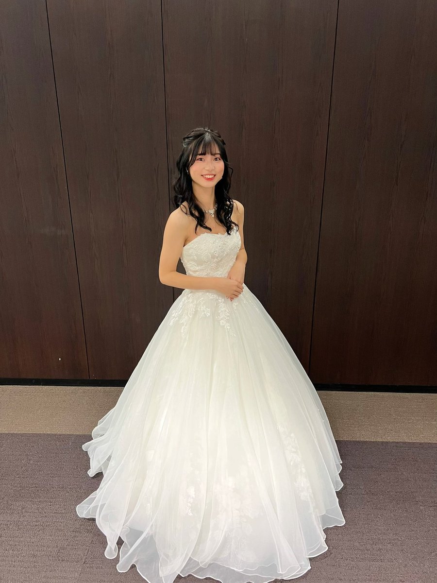 meee_35c's tweet photo. 【ご報告】
ミスサークルコンテスト2022
表彰式にて、クライアント様より《RESEXXY賞》をいただきました🎖

半年間応援してくださったすべての皆様、改めて本当にありがとうございました。

今回の貴重な経験を今後に活かしていけるよう私らしく精進して参ります。

#ミスサークル2022  #RESEXXY https://t.co/jmiGvV3Zqw