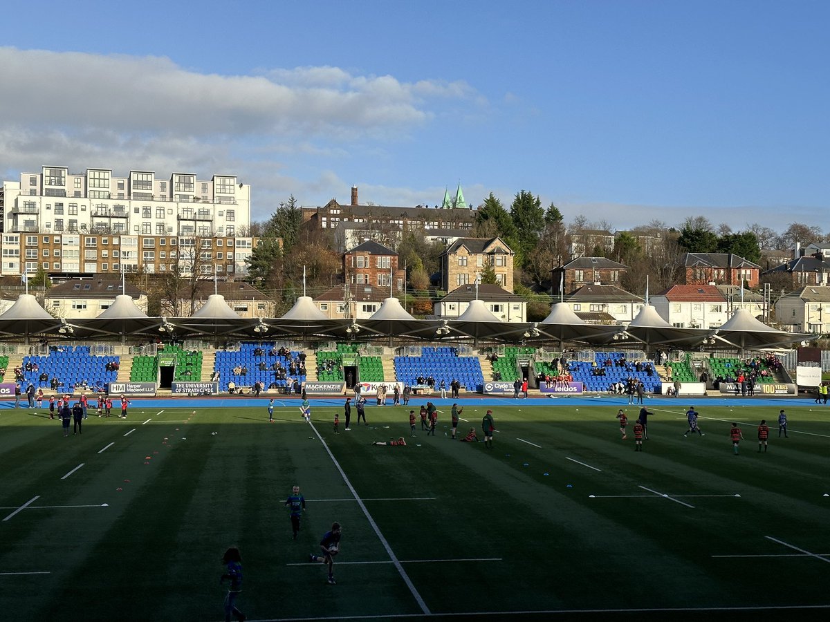 kube_net's tweet photo. It was a Sunday Funday at the @GlasgowWarriors pitch today with the first KubeNet Mini Festival of the season. The kids enjoyed every minute of the day 🤩
Thank you to all #YouthRugby clubs who came along and took part and for Sam and Seba for joining us  #ProudSponsor https://t.co/eHGOXLO9YT