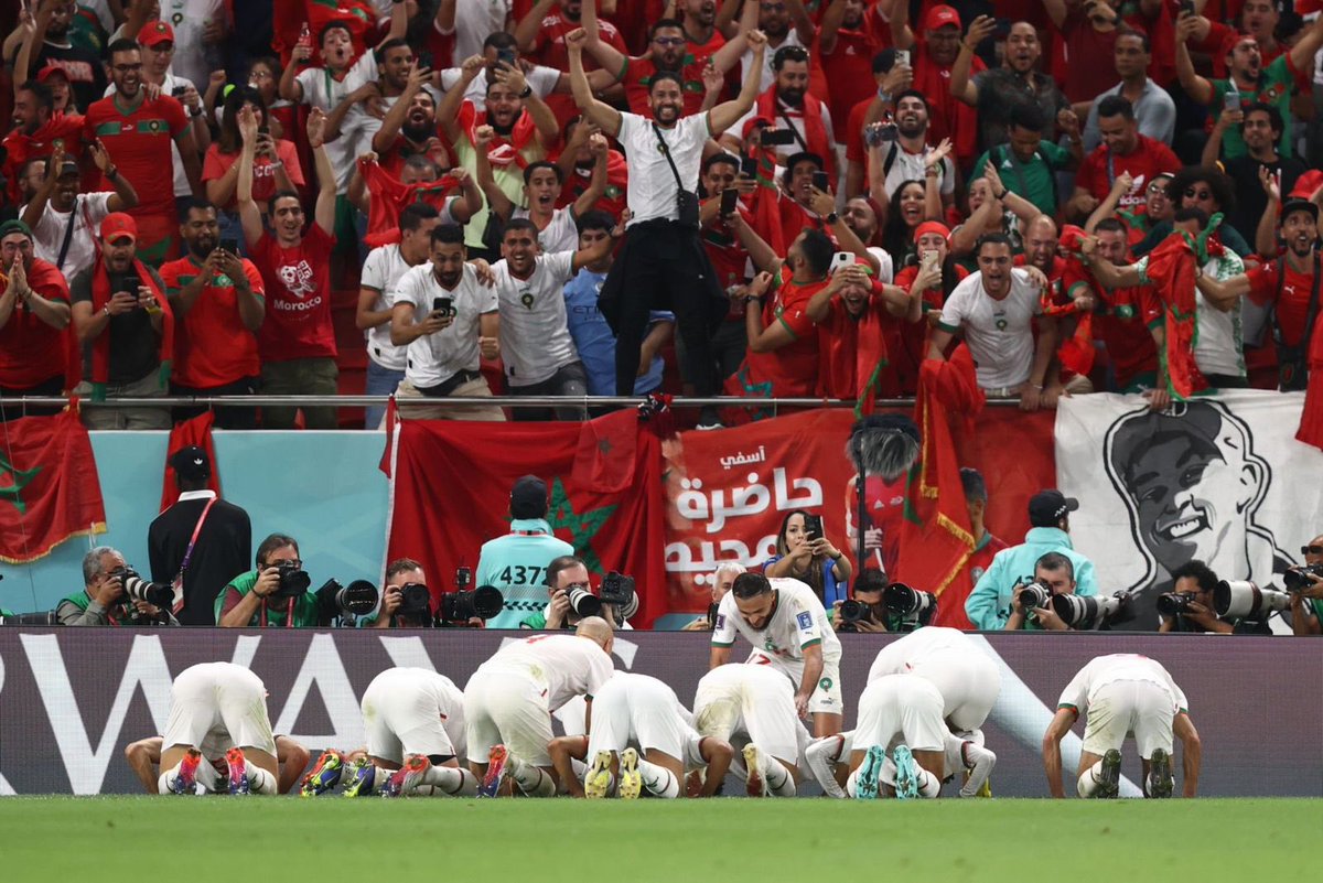 khalilalbalush1's tweet photo. أسودٌ حكاياتها في الملعبِ تتسطرُ
رجالٌ جاؤوا من المغرب وتسيدوا
ثقوا بأبطالِ الأطلسِ وتيقنوا
إن الرجالَ بأحلامهم لا يفرطوا

هؤلاء هم رجال أسود الأطلس، رفعتم رؤوسنا، فخورين فيكم يا أبطال، فرحتونا .. فرحتونا.. فرحتونا ومتفائل أنكم ستفعلوا الكثير في هذا المونديال بإذن الله https://t.co/QqxY8GdO25