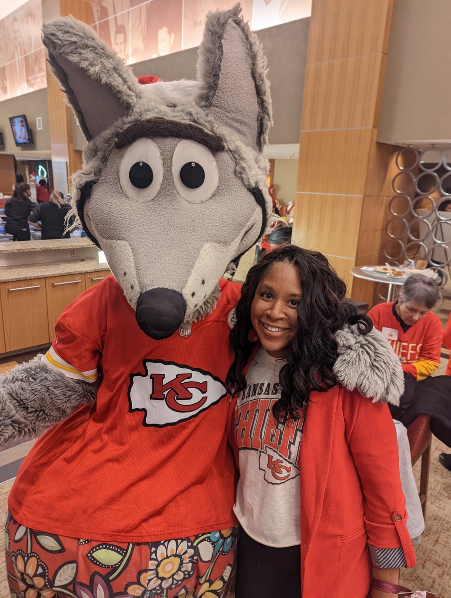 vlvaughn's tweet photo. Yesterday was an awesome start to #ChiefsCheer Alumni weekend. Today is Game Day and we are performing at Halftime! https://t.co/tVXUc4jYFO