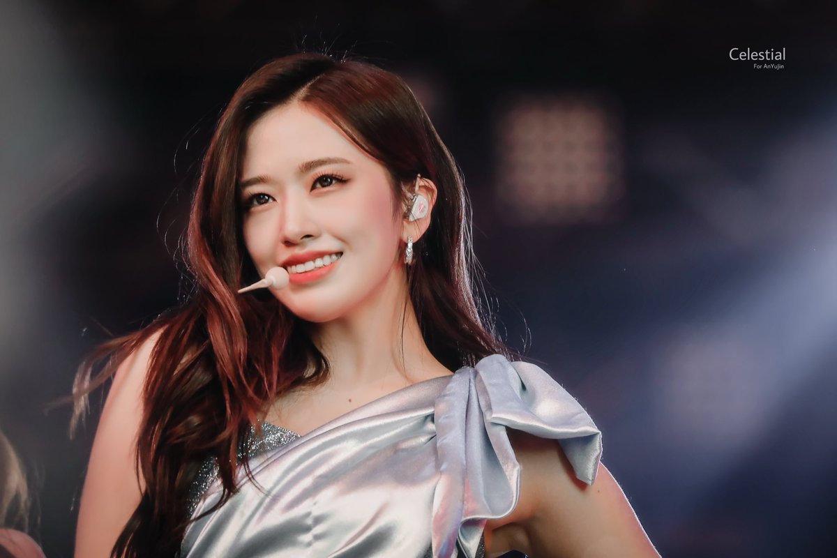 Celestial_YUJIN's tweet photo. 𝟐𝟐𝟏𝟏𝟐𝟔 
MMA [HD]（1）
#아이브 #IVE #안유진 #Yujin #유진 https://t.co/6FJVJGJ9pl