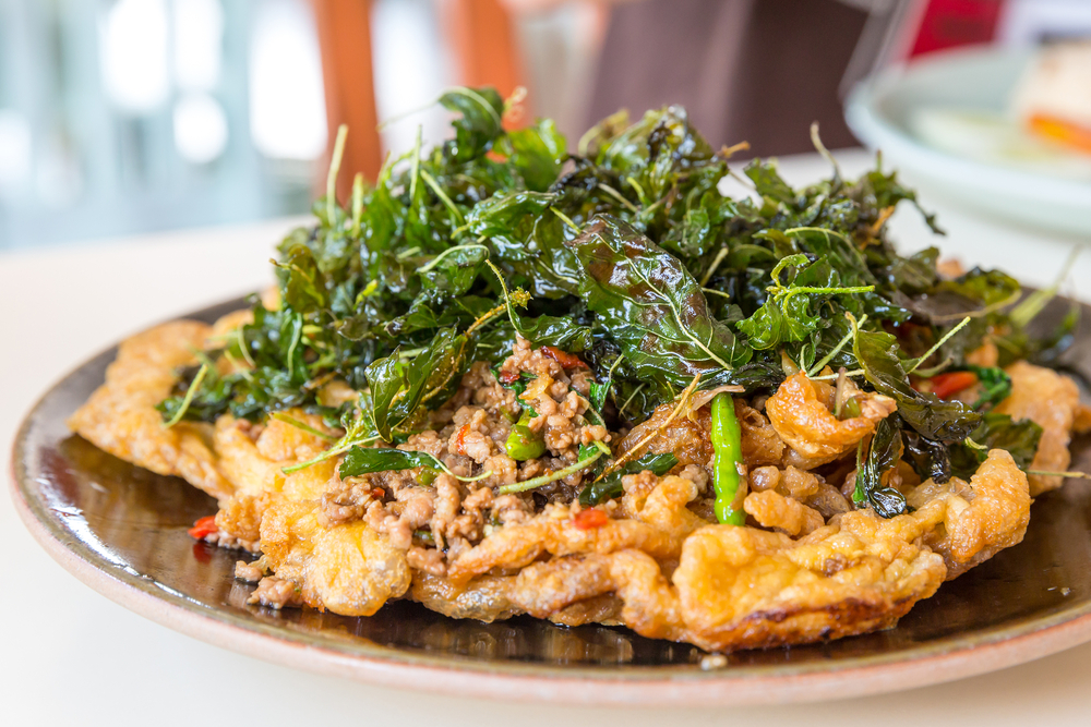 Onze Thaise tip voor vandaag: omelet met krapao. #mythaitaste #thaisekeuken #thaifood onoffspices.com/recepten_3_tha…
