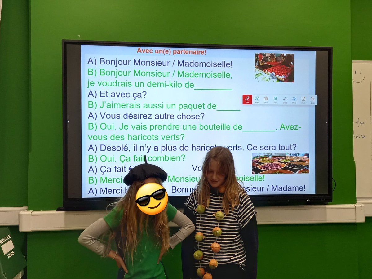 Year 8 Pupils practising their French by role-playing 'At the market!' 🍒🍍🍏#mfltwitterati #languages #french #teaching #maidavalehighschool <a href="/MaidaValeSchool/">Maida Vale School</a>