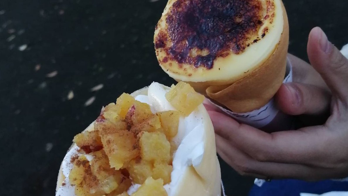 Ashikari_JPN's tweet photo. My wife and I went to　Tenpyo-no-oka-Park today.
Many stores participated in the event.
Fill Kitchen's tripe was delicious.
I also had a crepe from Iloha.
And I made a new illustrator friend.
I find it interesting to meet people. https://t.co/mVQhE3qgJR