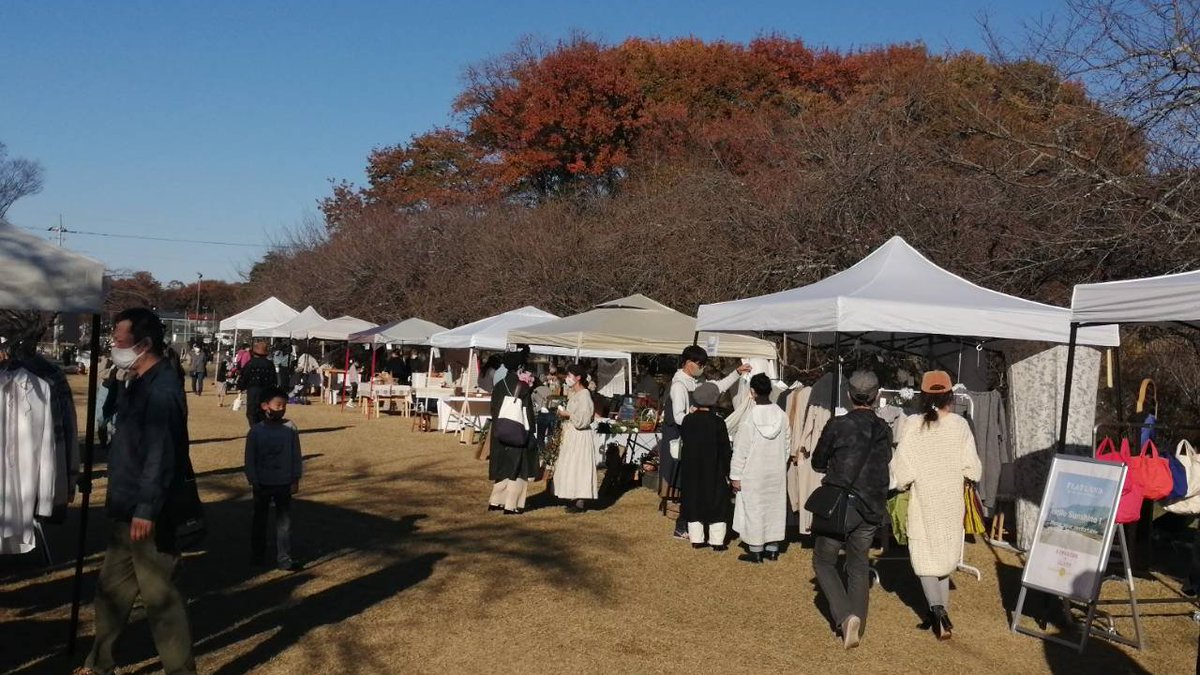 Ashikari_JPN's tweet photo. My wife and I went to　Tenpyo-no-oka-Park today.
Many stores participated in the event.
Fill Kitchen's tripe was delicious.
I also had a crepe from Iloha.
And I made a new illustrator friend.
I find it interesting to meet people. https://t.co/mVQhE3qgJR