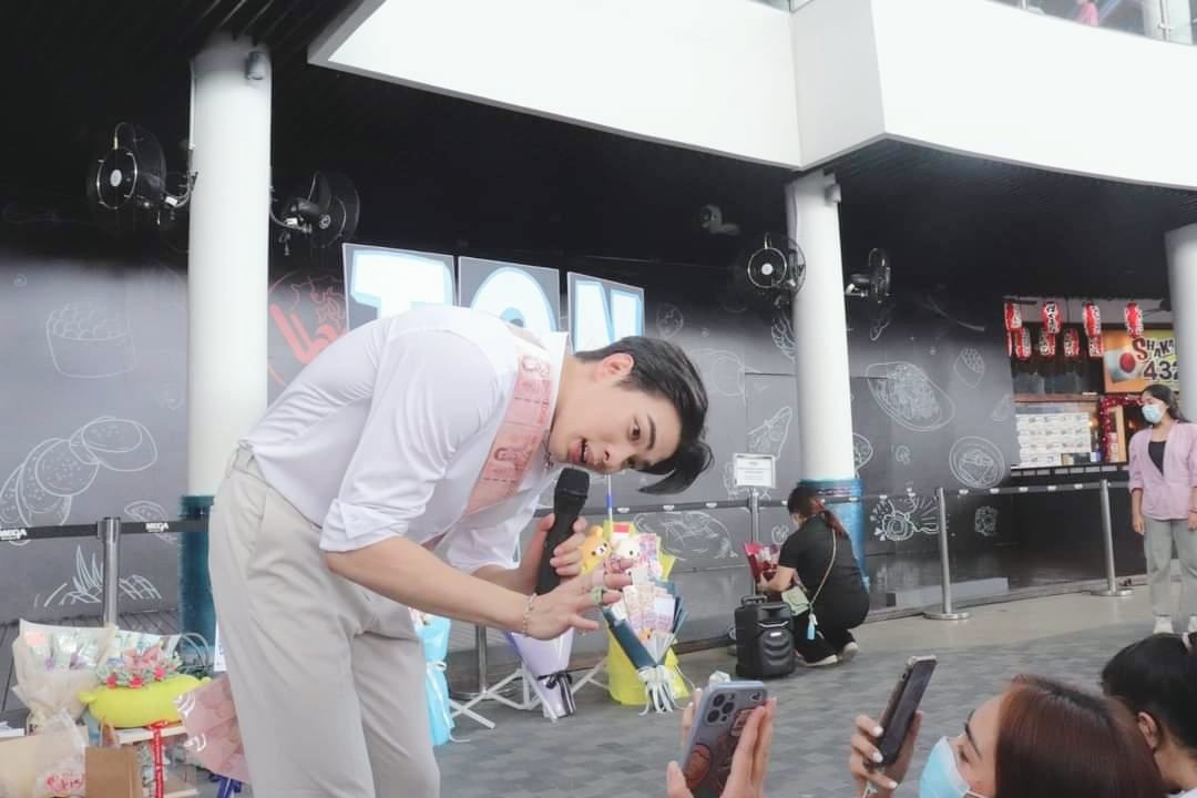 Add17252577's tweet photo. โมเมนต์ต้นกับแฟนคลับ
#Mytonsrm
#ต้นรักของศรัณญ์
#มามี้คู่แฝด
#มามี้อี๊ดแอ็ดของต้นรักศรัณญ์
#addphoto https://t.co/IvAH77wDRW