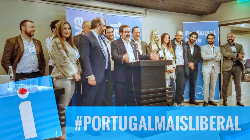 PFAntunes's tweet photo. Ontem n consegui publicar: 26/11/2017 Convenção Fundadora do @LiberalPT. Todos cheios de esperança por um Portugal Mais Liberal. 
Em janeiro entramos num novo ciclo.
#PortugalMaisLiberal
Nas fotos, a primeira CE e os Fundadores presentes na convenção fundadora no Porto. https://t.co/eVtCuS69Ce