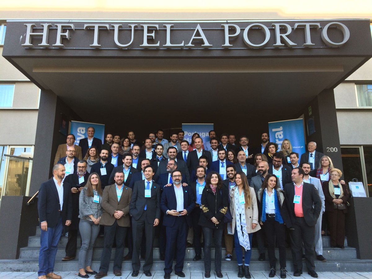 PFAntunes's tweet photo. Ontem n consegui publicar: 26/11/2017 Convenção Fundadora do @LiberalPT. Todos cheios de esperança por um Portugal Mais Liberal. 
Em janeiro entramos num novo ciclo.
#PortugalMaisLiberal
Nas fotos, a primeira CE e os Fundadores presentes na convenção fundadora no Porto. https://t.co/eVtCuS69Ce