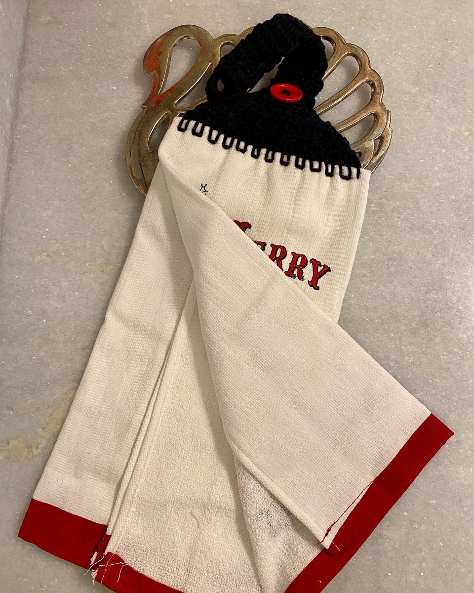 RCrocheting's tweet photo. 25% off sale thru Monday🌲

https://t.co/udtoYZuNGZ

100% cotton hanging kitchen towel with a coordinating 100% cotton crochet top with button closure. https://t.co/BWA3Xicqad