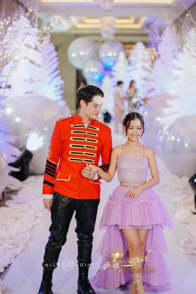 queenb0808's tweet photo. Gusto niyo pa ba? Haha 

MAGICAL CHRISTMAS WITH KODREA https://t.co/FWIJmXUA8V