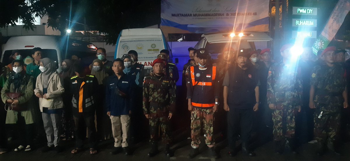 Malam ini melepas 50relawan  muhammadiyah PWM DIY yg terdiri dari tim kesehatan, kokam... menuju ke Cianjur respon Gempa... disana bergabung dgn tim Muhammadiyah yg dikoordinir mdmc PP muhammadiyah
<a href="/LAZISMU/">Lembaga Zakat Nasional - LAZISMU</a> <a href="/MDMCIndonesia/">Muhammadiyah Disaster Management Center</a>