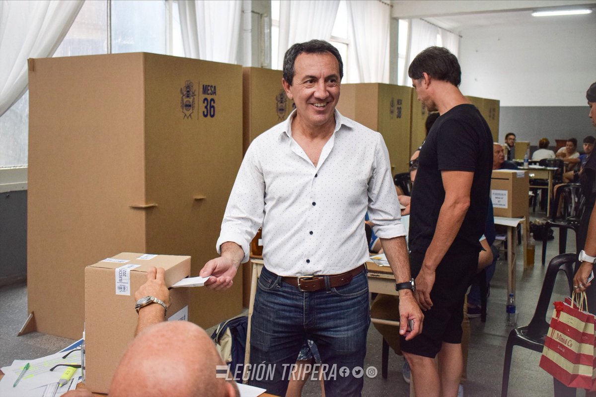 TransformarCGE's tweet image. #GELP #CGE Ya votó @MarianoCowen 🗳️ Es hoy, es ahora.
A transformar el Club!

📸 @LegionTripera