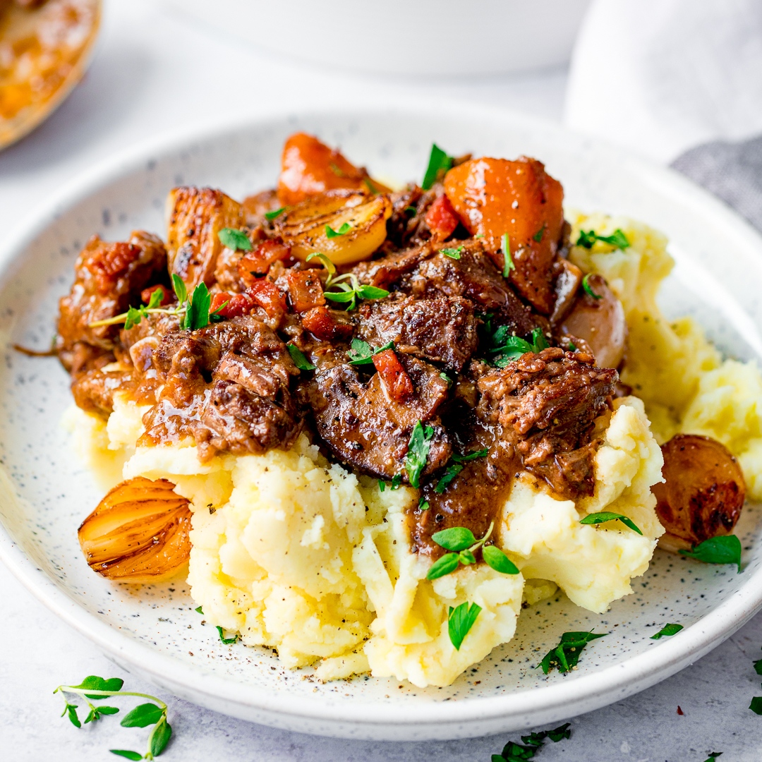 A sumptuously rich slow-cooked beef stew braised with red wine and topped with crispy pancetta. 
Beef Bourguignon makes a stunning-yet-comforting warming dinner.😋
#beefbourguignon #slowcookedbeef #crockpot

⁠kitchensanctuary.com/rich-and-comfo…