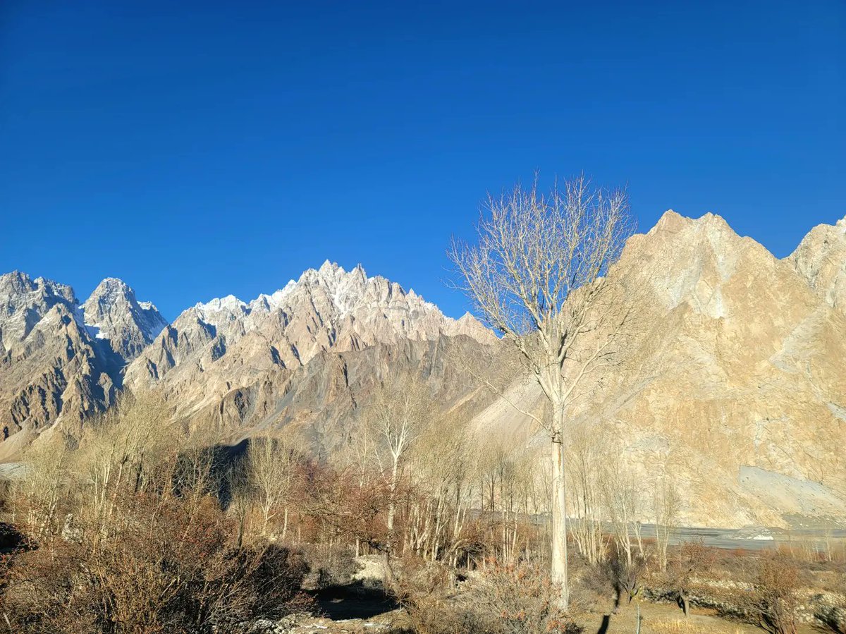 basitkhan1011's tweet photo. Glorious Gojal and Hunza Nagar
#Fortheloveofmountains #ABClicks #Hunxa #Gojal https://t.co/zL10TacbcI