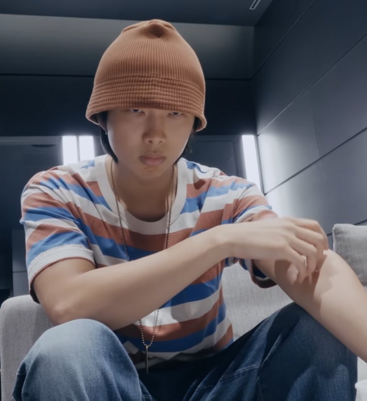 galleryofRM's tweet photo. it’s the same day🥺 https://t.co/hgWceNJGDC