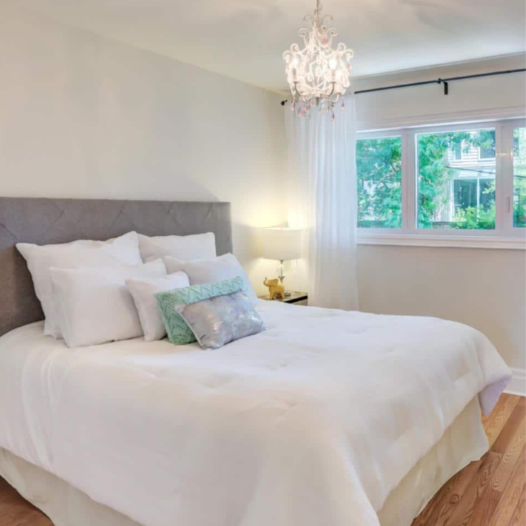 VisentinRealEst's tweet photo. Slide 1 or 2? 😅⁠
⁠
Our stager, Lyn, always does a great job! We loved working on this Beach home with her.⁠
⁠
To learn more about Lyn, visit https://t.co/YJMngDRADu https://t.co/8LIQX2yY9Z