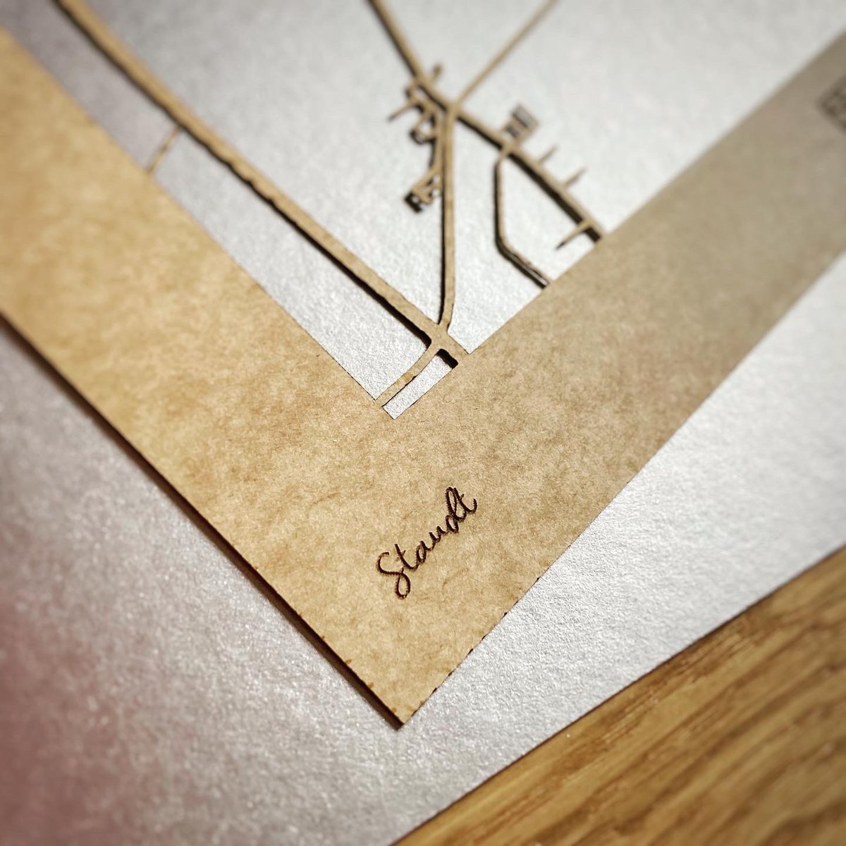 StadtLandCut's tweet photo. Hallo liebes #Staudt 🙋🏻‍♂️ 
Du bist klein aber fein!
Wann traust du dich und erzählst uns von deinem #Lieblingsort ?

#StadtLandCut #madewithmrbeam #kraftplex #wallart #pictureframe #streetmap #favoriteplace #laser https://t.co/hZ0Q1BrXVS