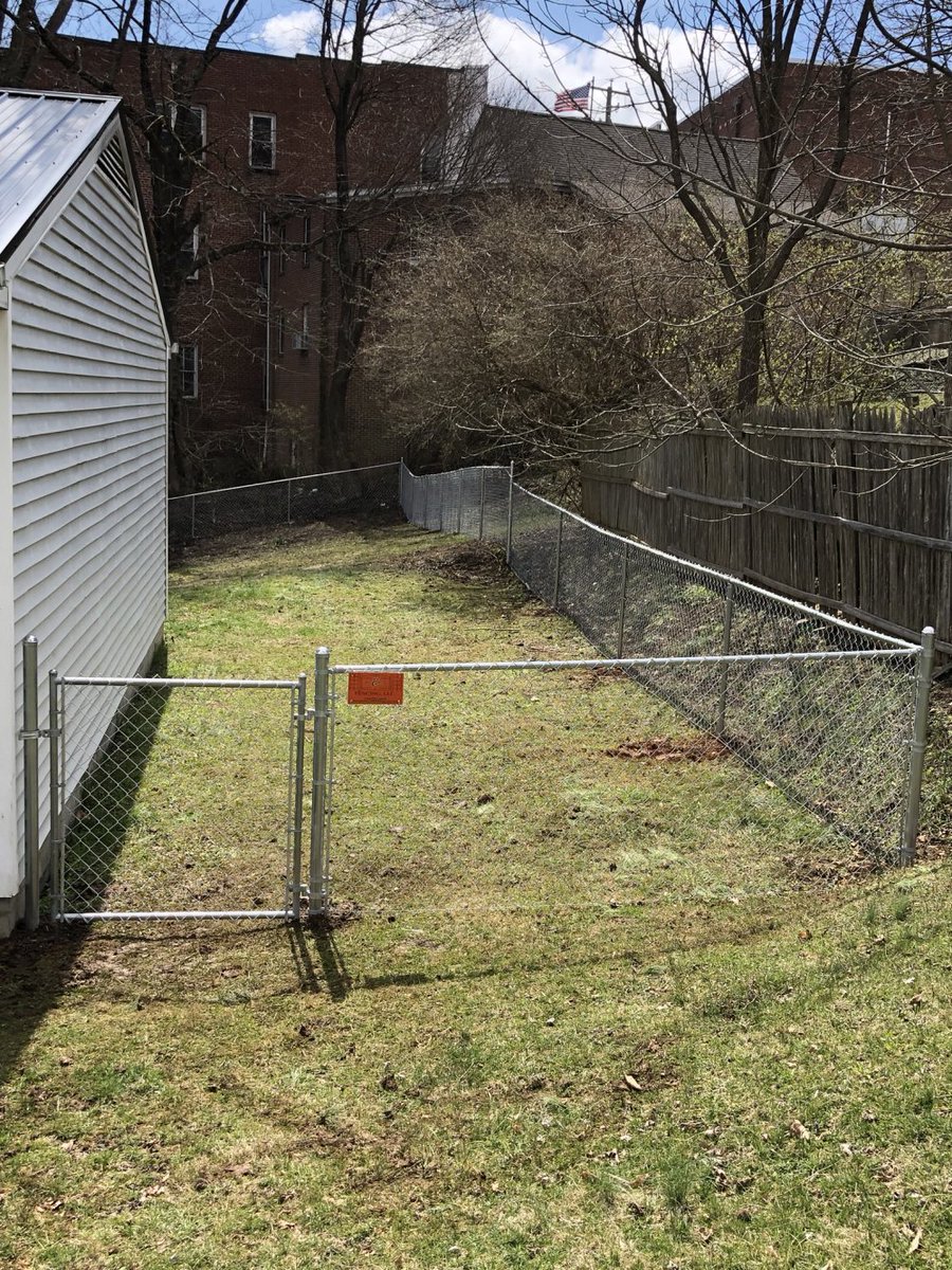 CAFencing1's tweet photo. Chain Link Fence with Gate
Chain link fence used in a residential application with a walk gate in Tazwell, Virginia.
https://t.co/DLnLcPHNVQ
#chainlinkfence #fence #tazwell https://t.co/aRpreFjs70
