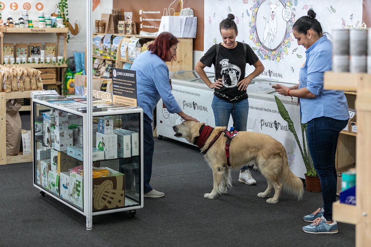 infecar's tweet image. Ahora en  #Animundo 🐶🐱 visitamos el stand de Piensos Vegueta! Acércate a conocerlos. 
#AnimalDeCompañía #Animales #Feria