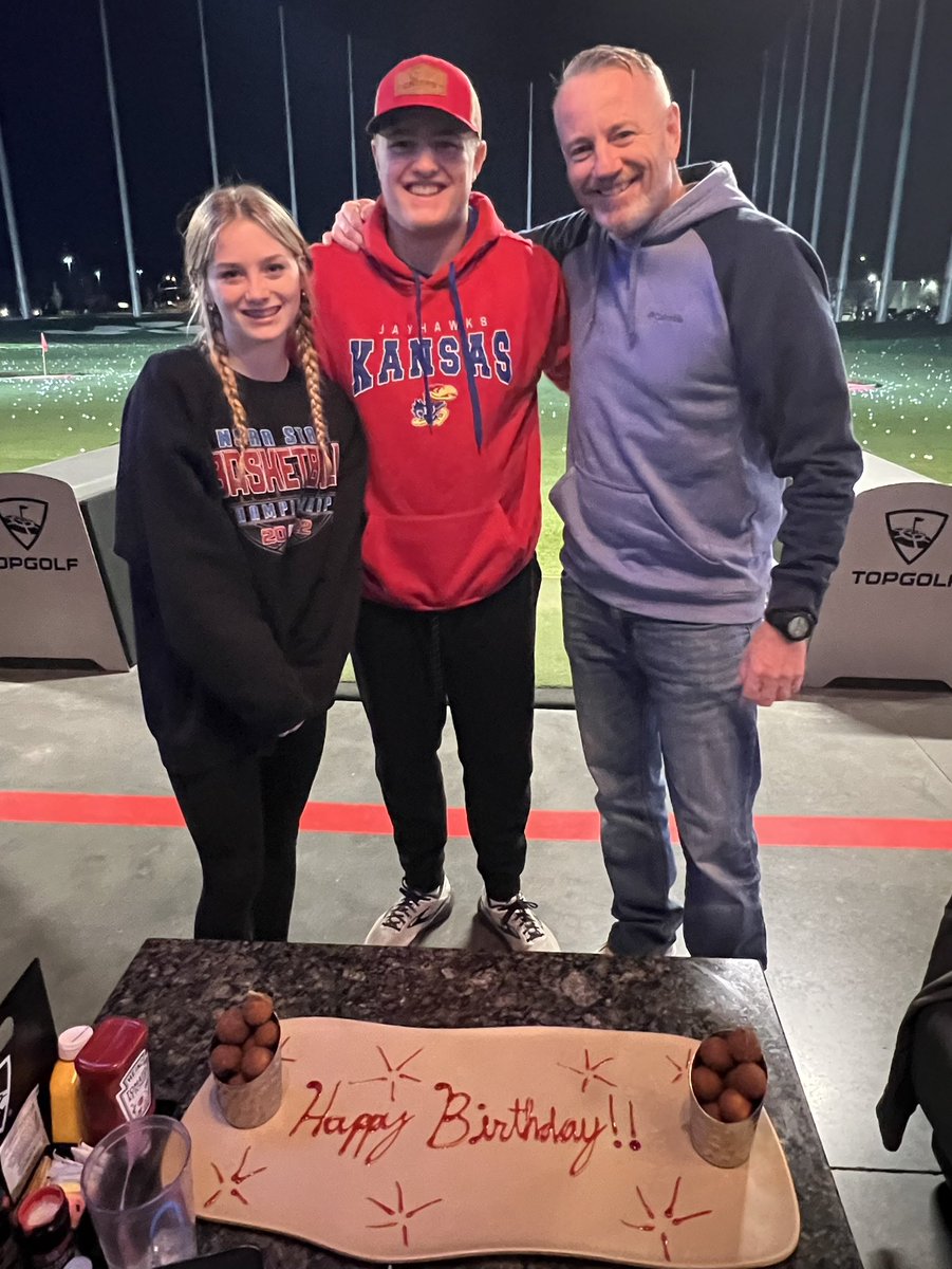 JodiLKennedy's tweet photo. Happy birthday @pquat31!! https://t.co/WtMqZPXHoG