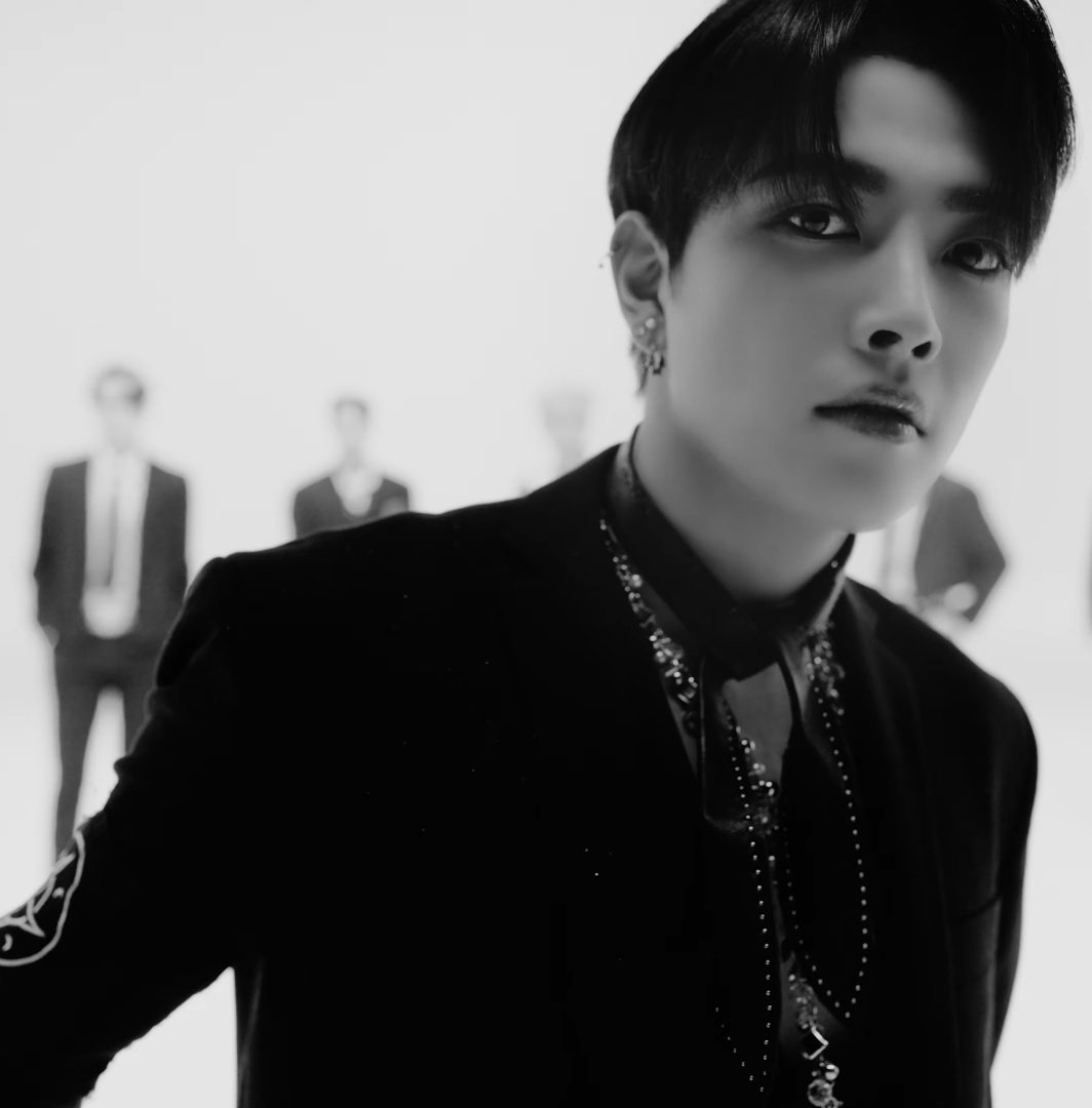 no-1-like-hongjoong-on-twitter-so-handsome