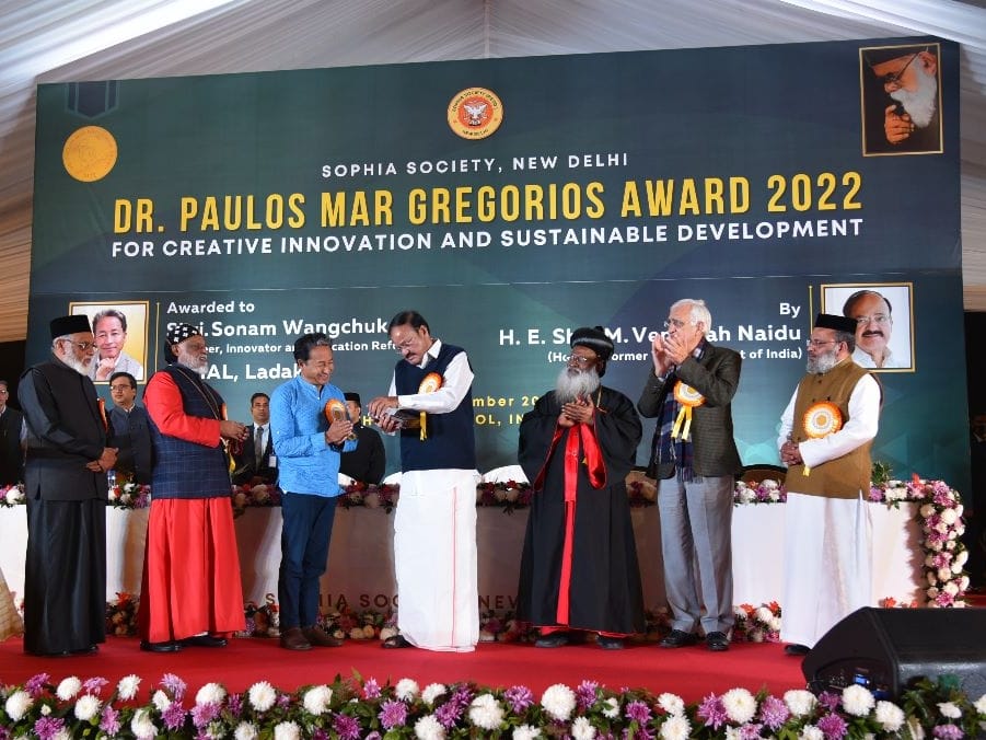 DOCIBMedia's tweet photo. Engineer &amp; education reformist, Sonam Wangchuk @Wangchuk66 was awarded the 7th Dr. Paulos Mar Gregorios Award by H.E. Shri M. Venkaiah Naidu, @MVenkaiahNaidu Fmr Vice President of India in the presence of H.H. Baselios Marthoma Mathews III &amp; Shri @salman7khurshid 

#PMGAward2022 https://t.co/XHZ96kgK11