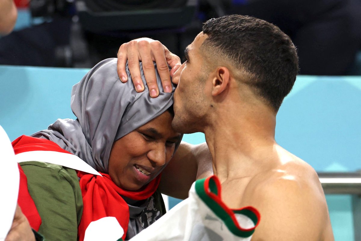 idextratime's tweet photo. Achraf Hakimi dan sang Ibu. 🇲🇦❤ https://t.co/F8Sl6OudKU