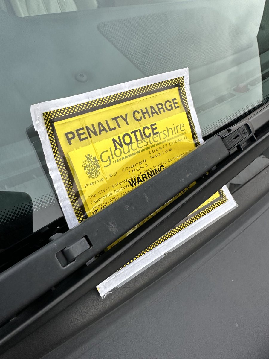MrNickKnowles's tweet image. Congrats ⁦Cirencester⁩ &amp;amp; Gloucester cnclls
You hold an Xmas fayre to get shoppers into town &amp;amp; when they do &amp;amp; car parks are full you ticket everyone parked on a single yellow on a Sunday
whole rows of them! 
Hell of a way to support local businesses by driving people away