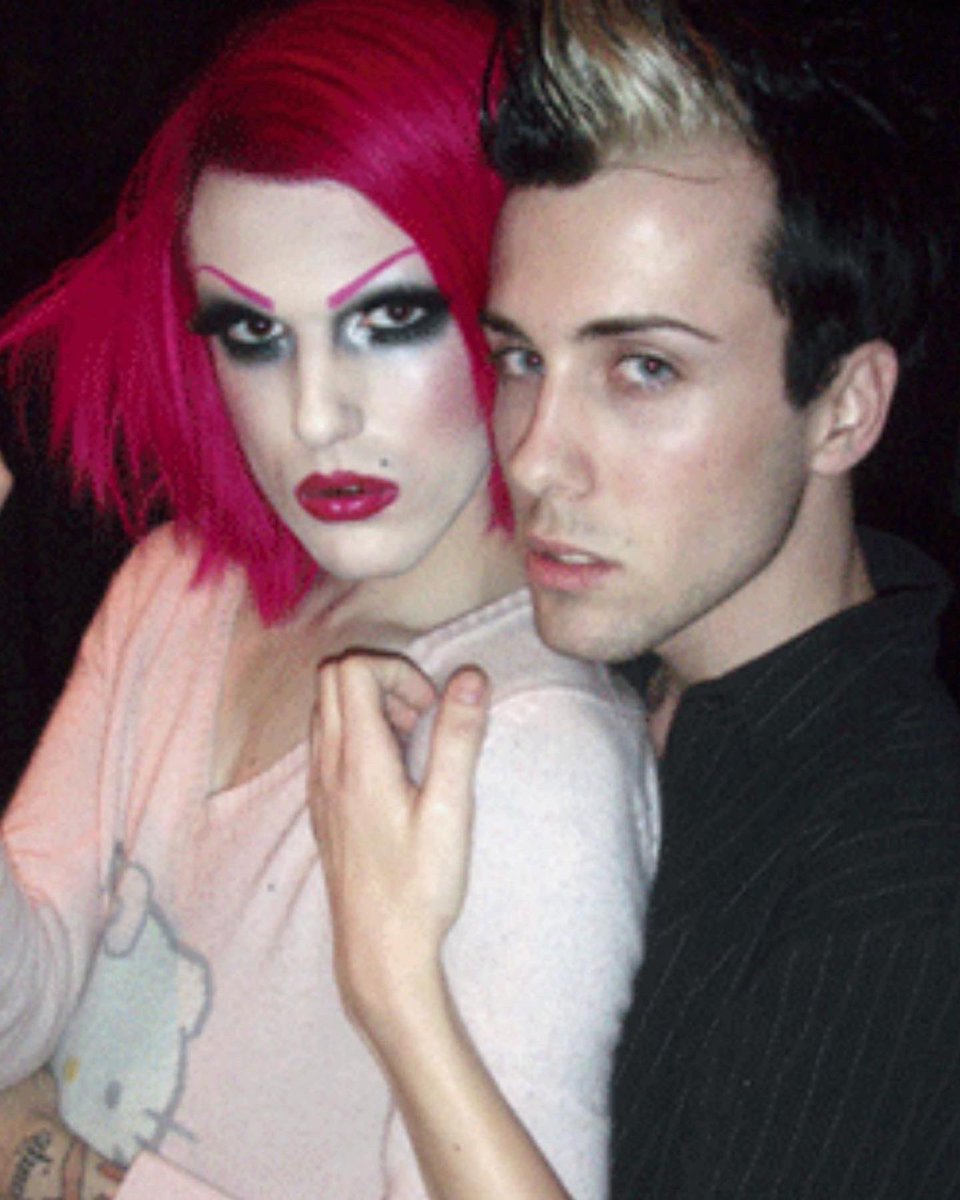 JeffreeStar's tweet image. I can’t believe my best friend is gone 💔 Daniel and I shared almost 20 years of amazing friendship. Last night he sadly passed away and lost his battle of stage 4 cancer.. The pain of his passing is so vast, I’m truly heartbroken.