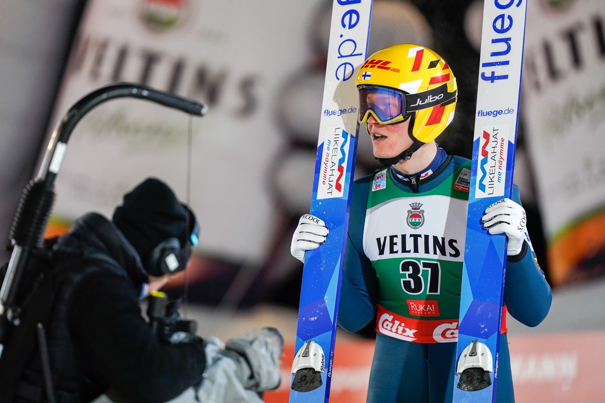 𝐌ä𝐤𝐢𝐨𝐬𝐮𝐮𝐬 𝐡𝐲𝐩ä𝐭𝐭𝐲 <a href="/RukaNordic/">Ruka Nordic</a> | Leevi Mutru hienosti lopputuloksissa sijalla 14.

14. Mutru 131,5m | 126,6p
16. Herola 126m | 117,4p
28. Niittykoski 122,5m | 105,8p
38. Hirvonen 116m | 87,9p
46. Ähtävä 102,5m | 67,2p
50. Mäkiaho 88m | 29,1p

#ncteamfin #yhdistetty