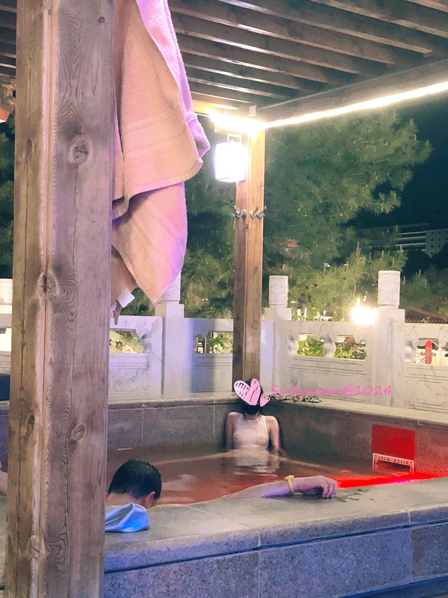 suduman1024's tweet photo. 大叔你低下头是不好意思了🤔
还是有什么东西发生了变化😝 https://t.co/dP6q4M8fJk