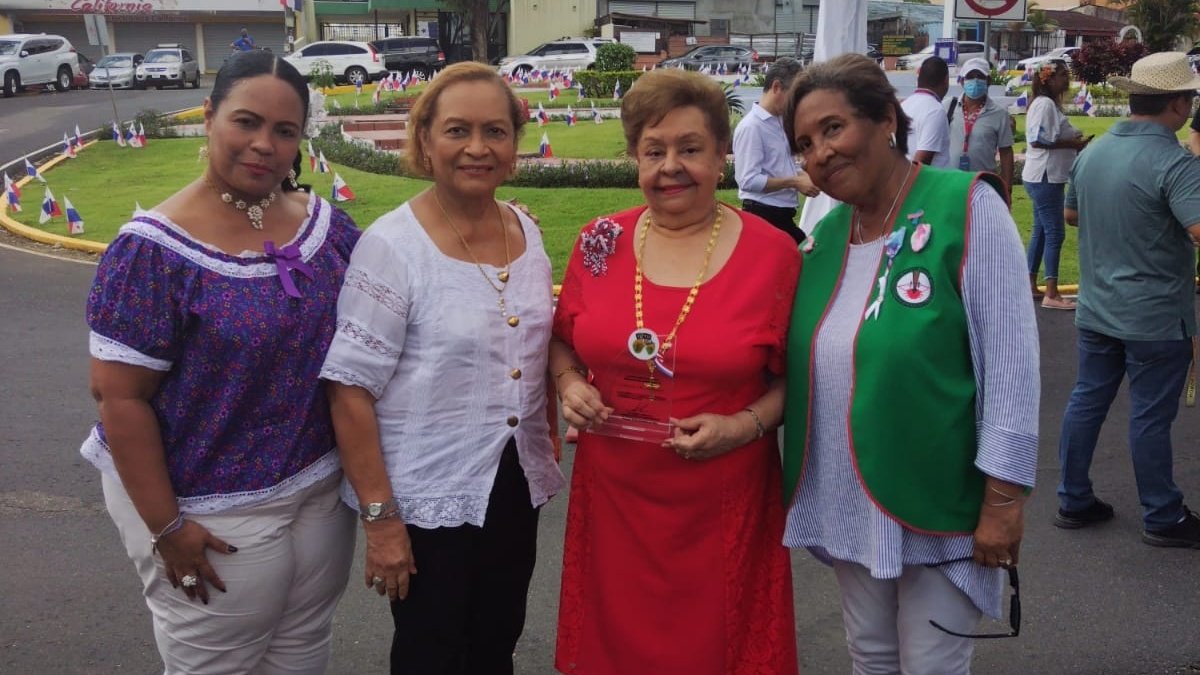 ancecsede's tweet photo. Voluntarias de ANCEC  capítulo de Arraiján Mariela Reina y Fabiola De León y por Ancec sede la tesorera de la junta directiva Eira Rosas y la voluntaria Siddia Ospina, acompañaron a la Licda. Marcela Ferguson de Rodríguez.

#ancecpa #reconocimiento https://t.co/Fp3805vpw5