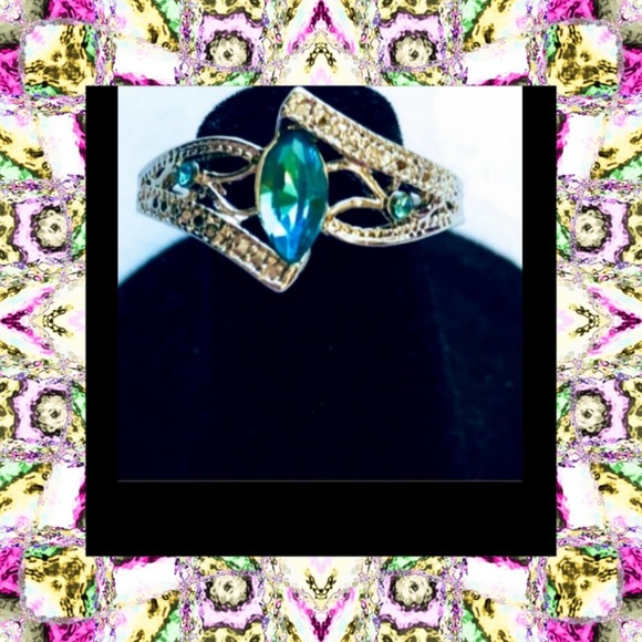 donna_peer's tweet photo. So good I had to share! Check out all the items I'm loving on @Poshmarkapp from @vickiewarner68 #poshmark #fashion #style #shopmycloset #journeecollection #sevendust: https://t.co/JQmlY4vjnb https://t.co/wrJwJUxpNG