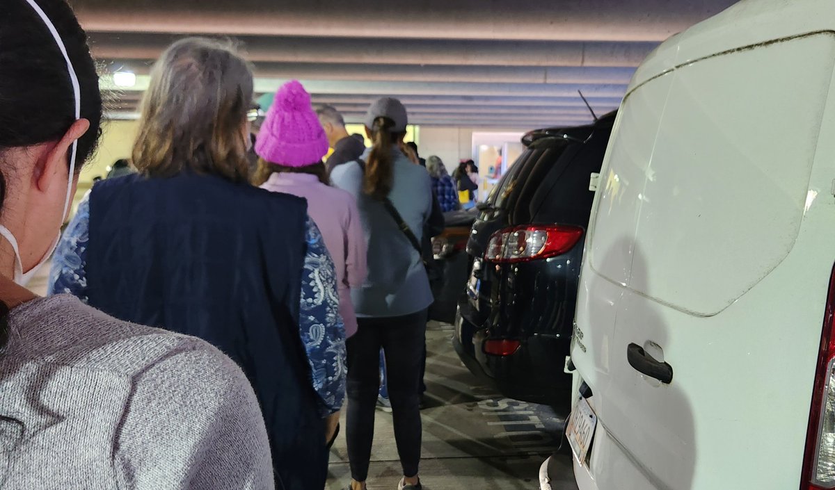 Long line for early voting at Emory University this morning (thru the lobby and up the first level of the parking garage). 
#EarlyVoting 
#Warnock 🤞