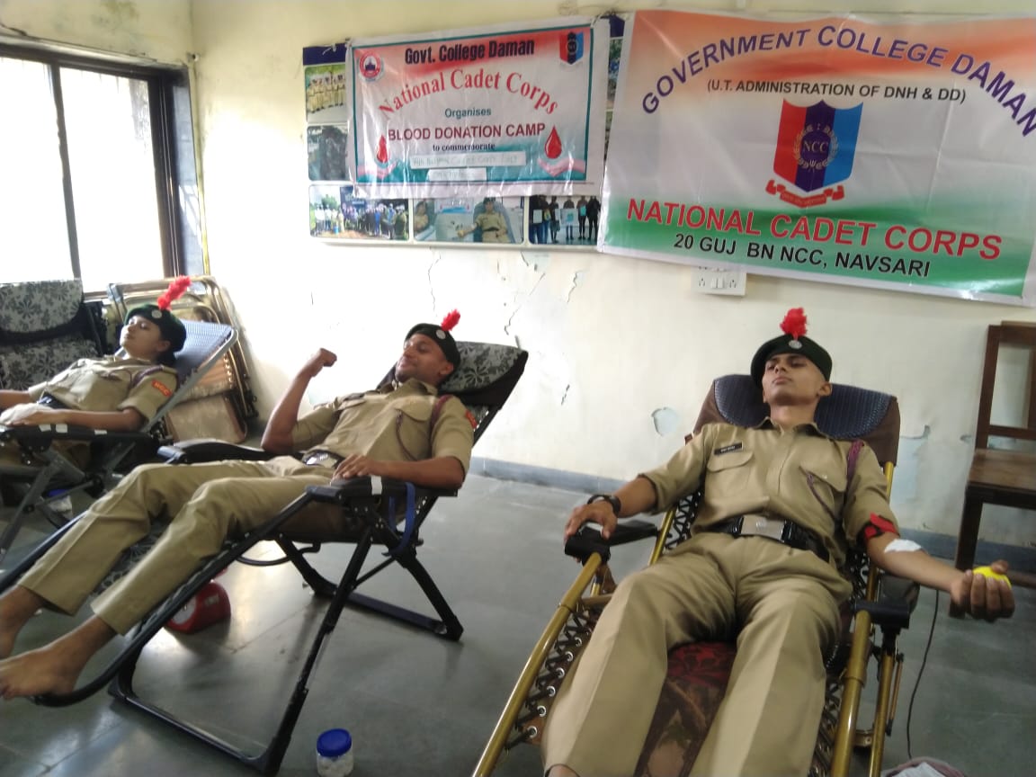 NCC_Dte_Gujarat's tweet photo. #NCCGUJARAT
Cadets of 20 GUJ  NCC, NAVSARI participated in a #Blooddonation drive &amp; visit to an Elder Care Home on the Occasion of 74th #NCCDay.
@DefencePRO_Guj
@HQ_DG_NCC
@SpokespersonMoD
@GovernorofGuj
@CMOGuj https://t.co/DkbjKSMjau
