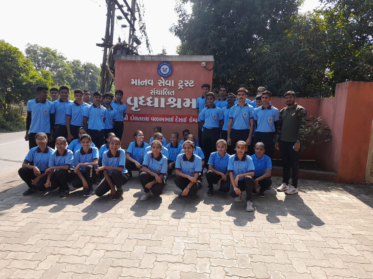 NCC_Dte_Gujarat's tweet photo. #NCCGUJARAT
Cadets of 20 GUJ  NCC, NAVSARI participated in a #Blooddonation drive &amp; visit to an Elder Care Home on the Occasion of 74th #NCCDay.
@DefencePRO_Guj
@HQ_DG_NCC
@SpokespersonMoD
@GovernorofGuj
@CMOGuj https://t.co/DkbjKSMjau