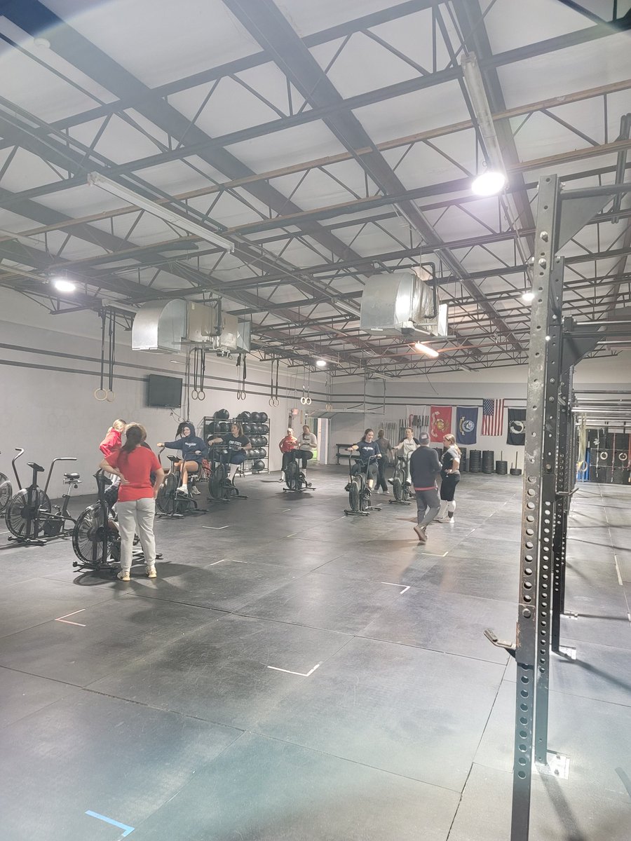 LLightningGold's tweet photo. Sunday workout!! Warming up... https://t.co/CqNgbFLyaa