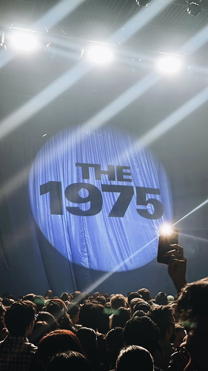 ryan_taylorrr's tweet photo. Highly recommend going alone to see your favorite band. @the1975 https://t.co/Nnk3Y9as9m