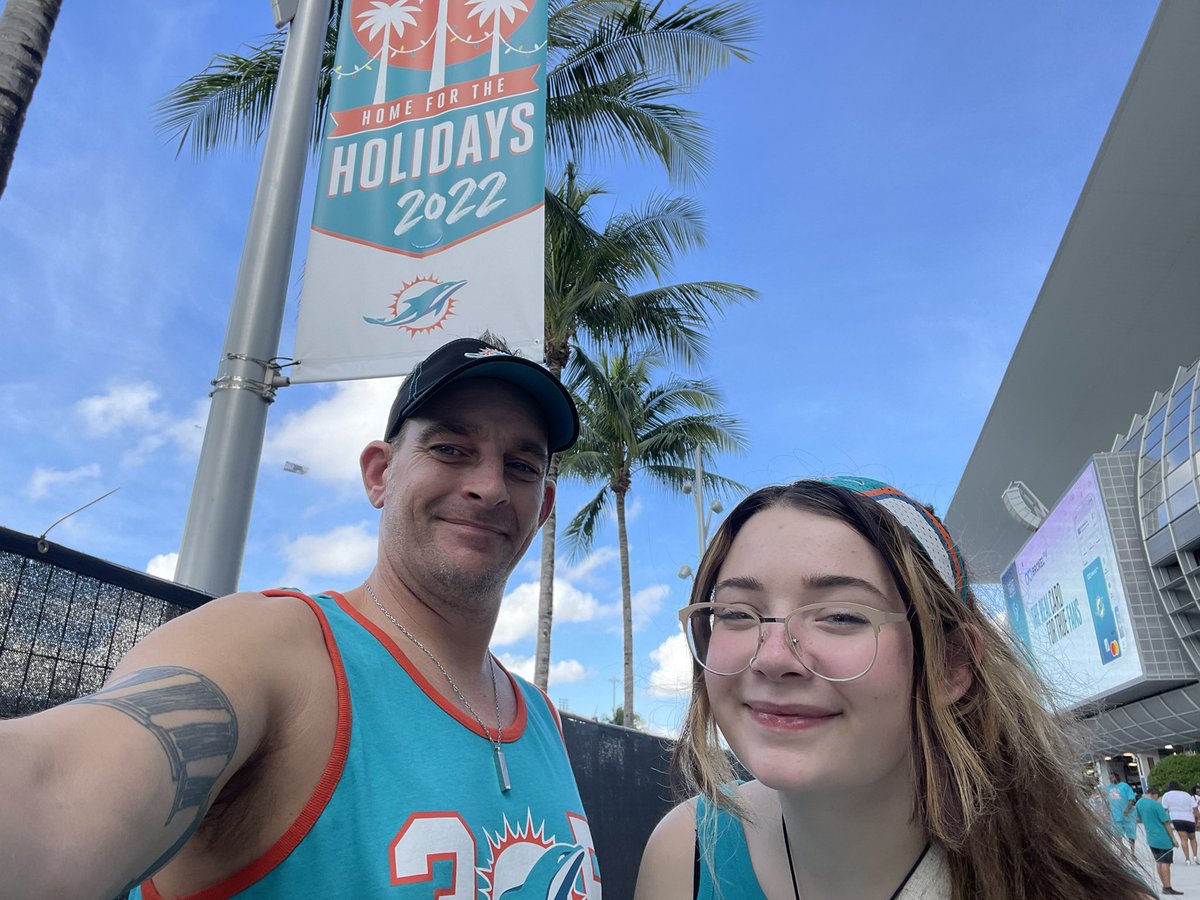 AbrahamSandwish's tweet photo. We are “Home for the holidays” 😉! #FinsUp been a long BYE week and the #DubTrain is fueled up for the long haul on the back half of this season! As my daughters like to say, “Yo, let’s get this Bread!” ! Let’s go @MiamiDolphins https://t.co/7RGvNqBGcb