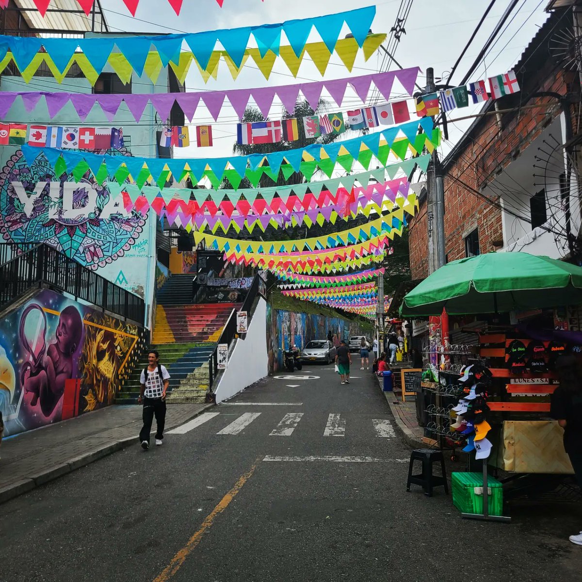 SceniC_MCMLXXX's tweet photo. Once the most violent suburb on Earth, #Communa13 has transformed itself. Art, music, and the aroma of street food have replaced the brutality and fear that once filled the streets.

Cancel your bias and come check out this amazing place.

#Colombia #StreetArt #WorkRemote #Travel https://t.co/zE1WCBd0kj