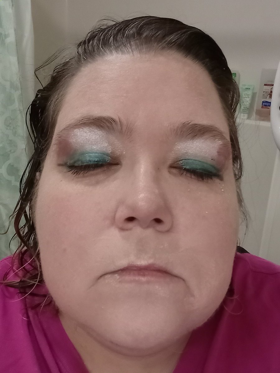 succulentdiva's tweet photo. Eyeshadow look on the left. I call it Lo, How a Rose E'er Blooming. Complete look on the right. #becausecosmetics #thathotmessmakeupgirl #beautelizabeth https://t.co/H5jtmV5R4H