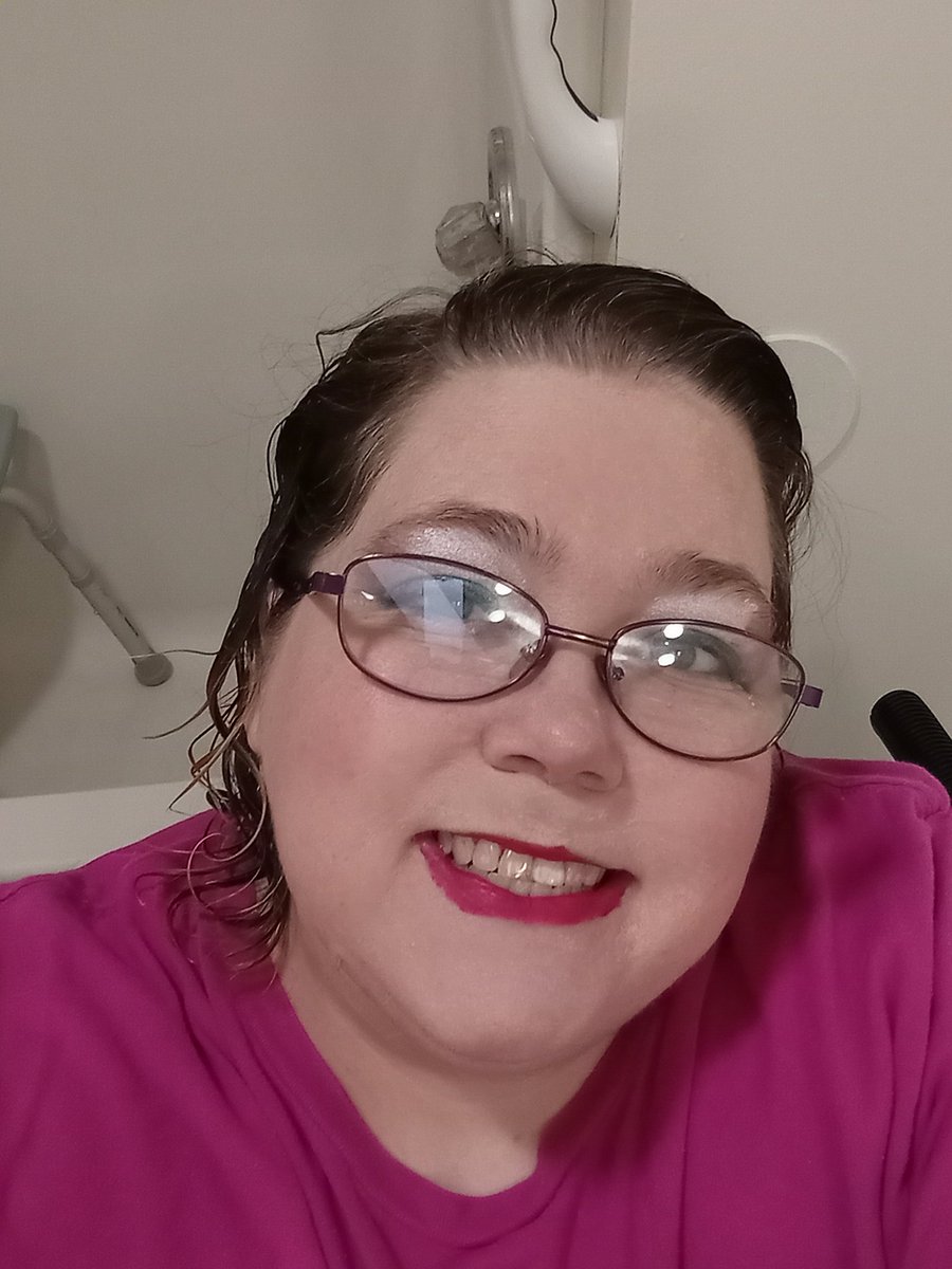 succulentdiva's tweet photo. Eyeshadow look on the left. I call it Lo, How a Rose E'er Blooming. Complete look on the right. #becausecosmetics #thathotmessmakeupgirl #beautelizabeth https://t.co/H5jtmV5R4H