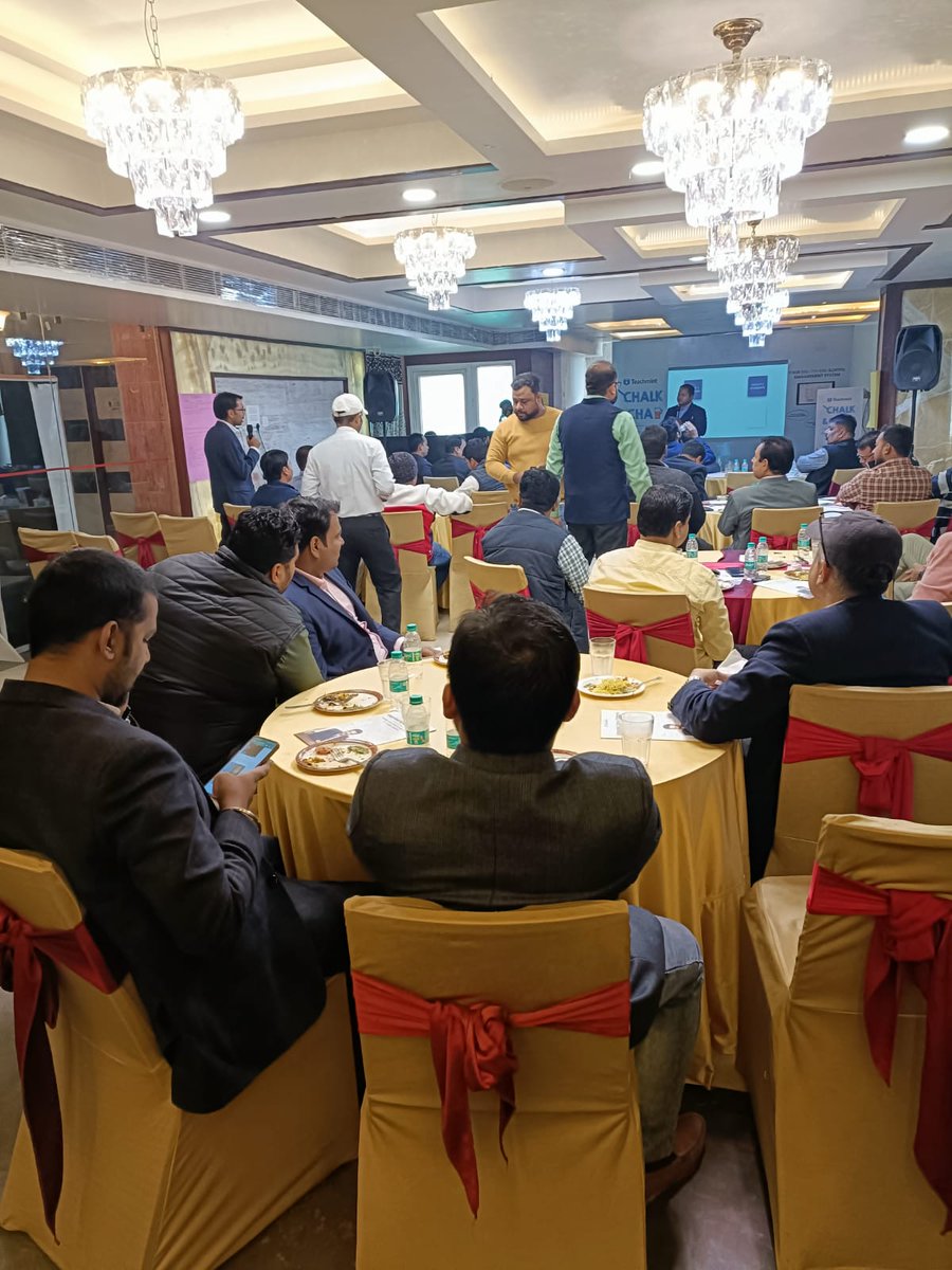 FARamnagar's tweet photo. An interactive discussion session with other leading schools of district during meet organised by leading Tech company 'Teachmint' in Bettiah today. @pulkitjjw https://t.co/AbuZhZVIcT
