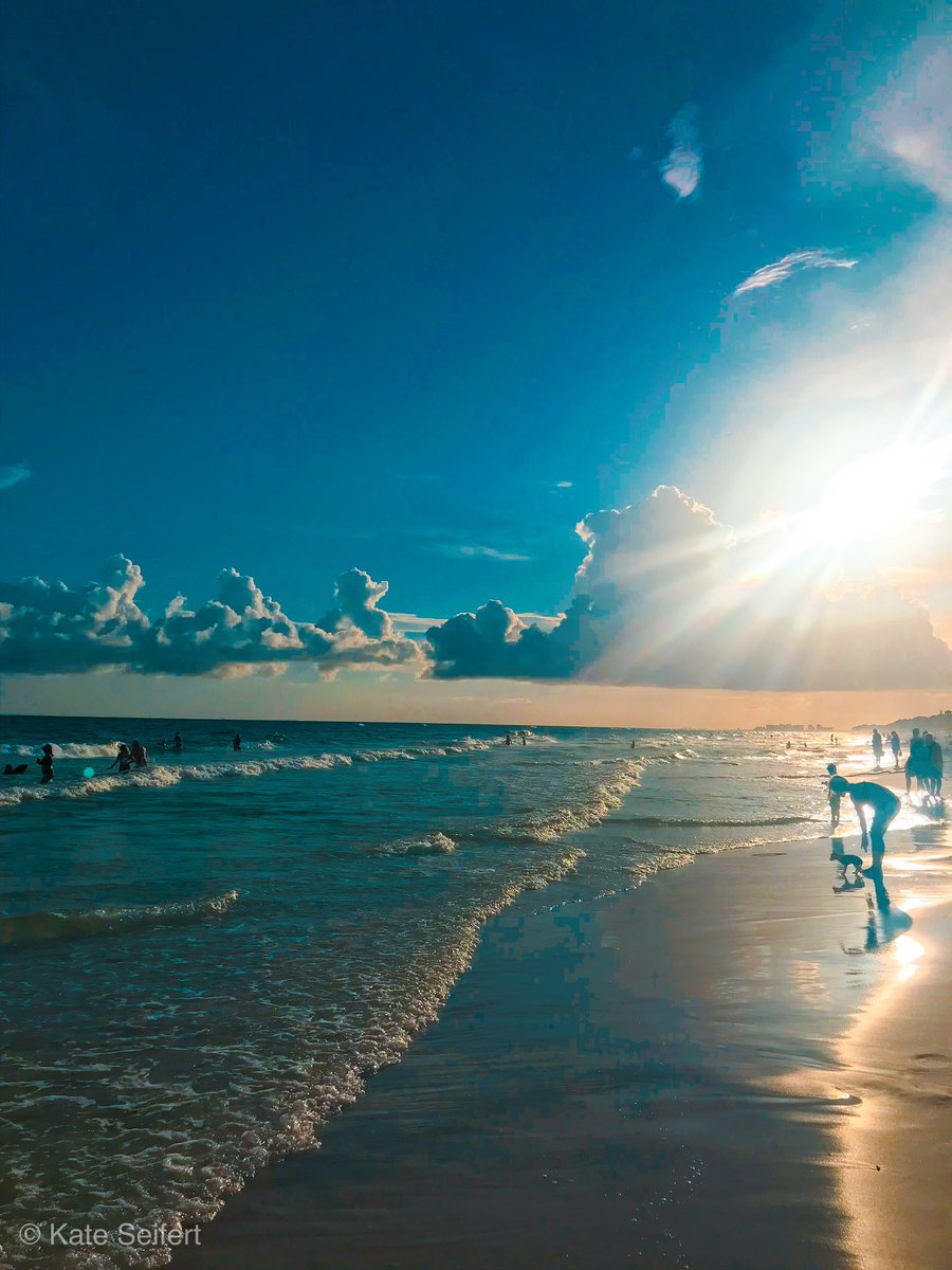 Gratitude Day 27: Something in nature. The beach always bring me peace and joy. I have so many wonderful memories with my family in this wonderful place 🏝️ #BroncosIgnite