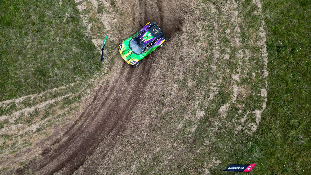 X44 Vida Carbon Racing tweet media