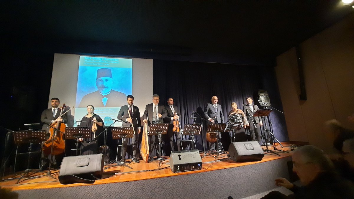 Pera Müzesi'nde Muallim İsmail Hakkı Bey ve Öğrencileri konulu, gene fevkalade bir konserdi. Güzin Değişmez'i karşısında oturmak suretiyle dinlemek büyük bir zevk verdi...