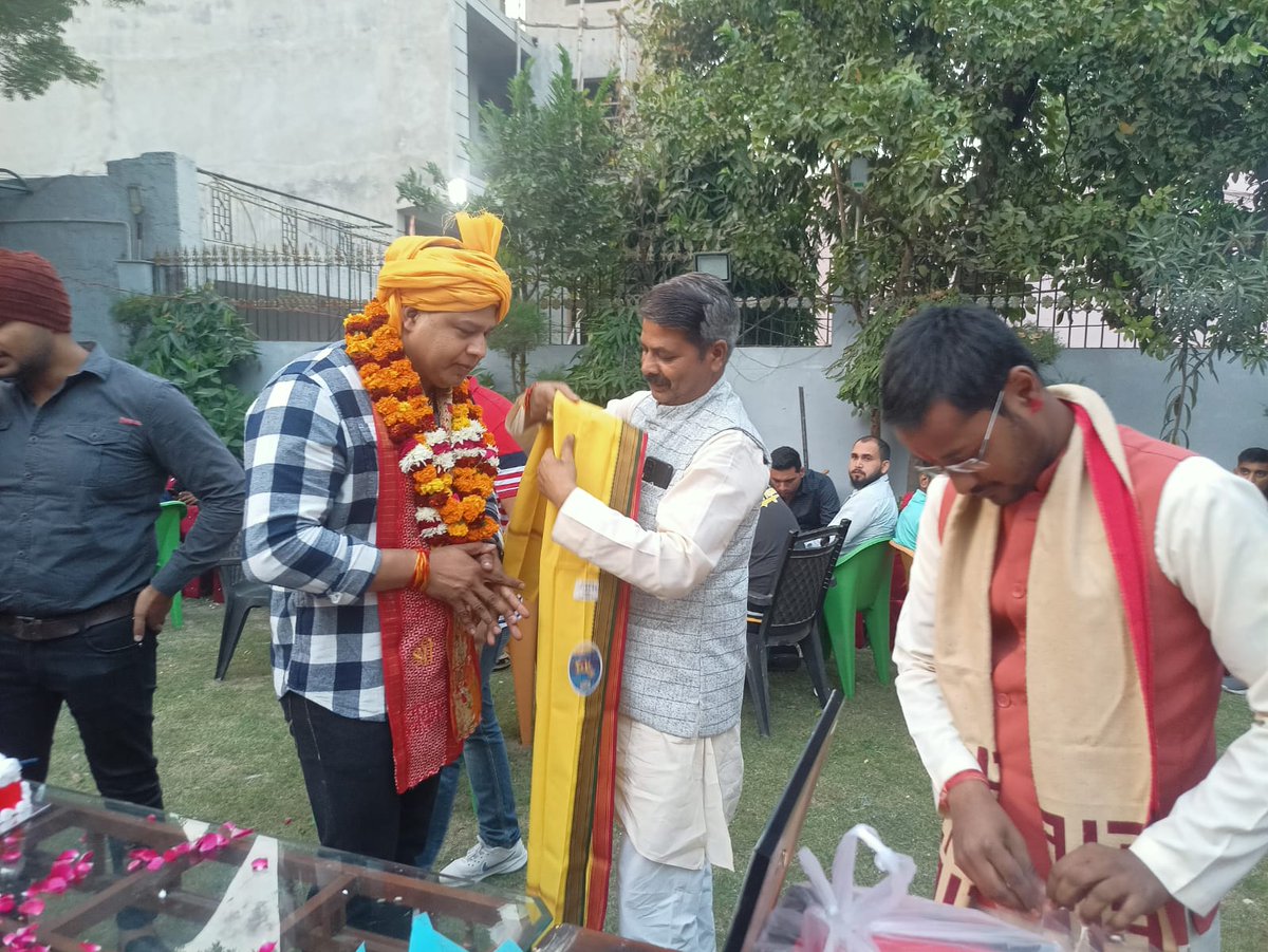 Nagenda38664671's tweet photo. प्रिय अनुज #anilchauhan जी को जन्��दिन की अंनत शुभकामनाएं एवं बधाई
मां भवानी और भगवान श्री राम का आशीर्वाद ��दैव आप पर बना रहे 💐🎂
#Anil_Chauhan https://t.co/I1DcE9kl2C