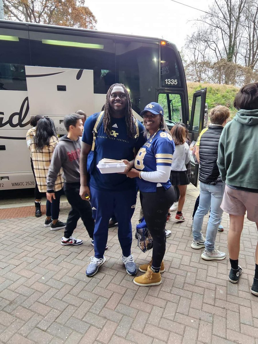 KellyTa99966397's tweet photo. As this sophomore season comes to a end. My son was blessed to stay healthy and finish with a bang. Can't wait to see what God has for him next year. #ProudGTMom #88 #TEAMZEEK @Zeekbiggers https://t.co/TCh1wn051J