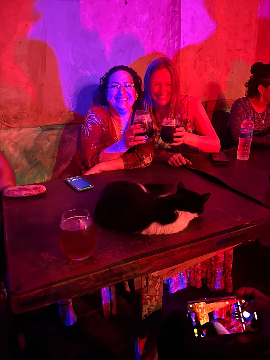 Algo de diversión en la largas noches de Buenos Aires con Martha Vives y Martha Clockie, y el amigo peludo que se nos unió
A bit of fun during the Buenos Aires endless nights, with Martha Vives and Martha Clokie and a furry friend that joined us
<a href="/MarthaClokie/">Martha Clokie</a> <a href="/MarthaVives1/">Martha Vives</a>